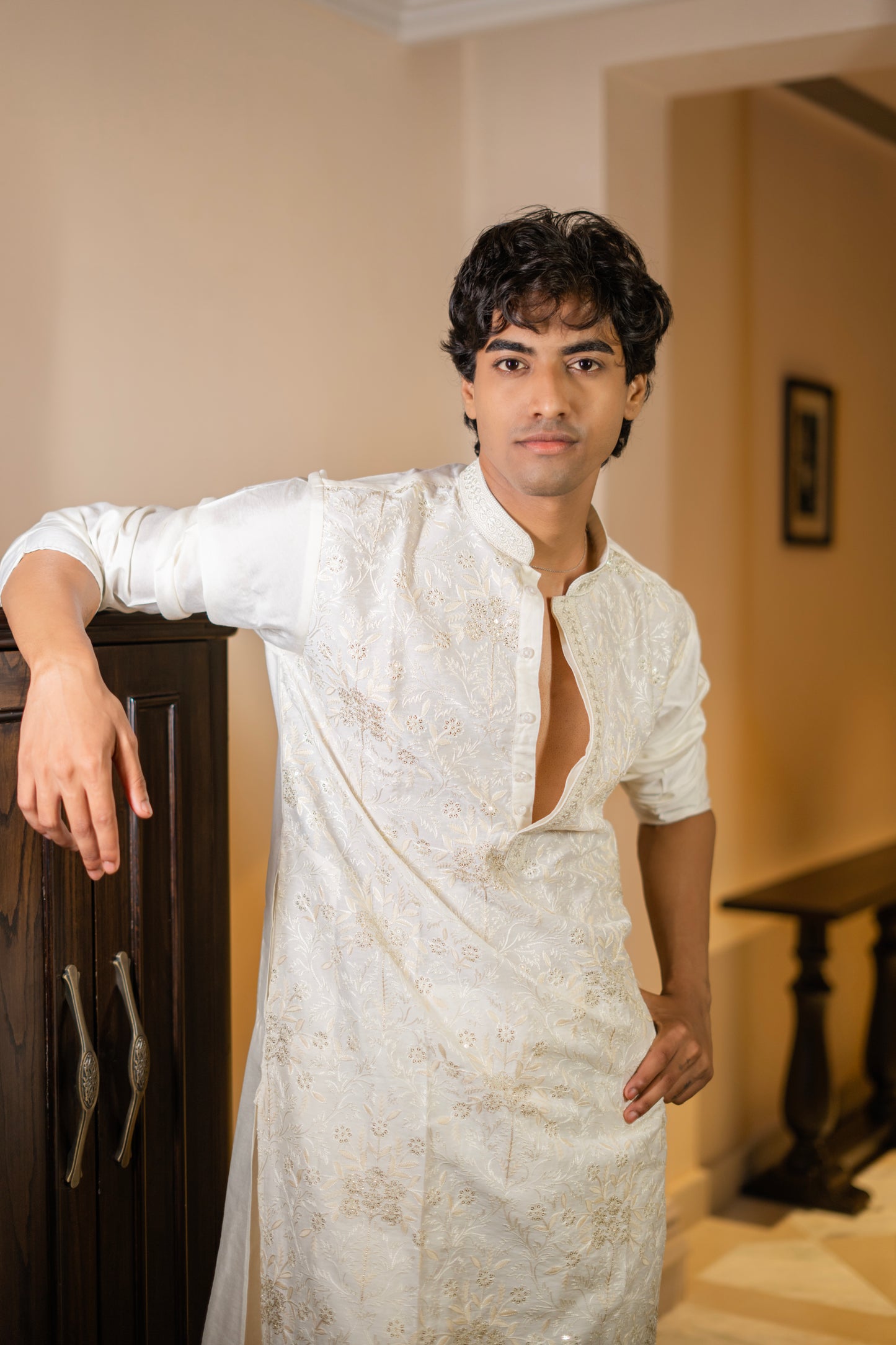 Ivory Floral Thread Embroidered Kurta