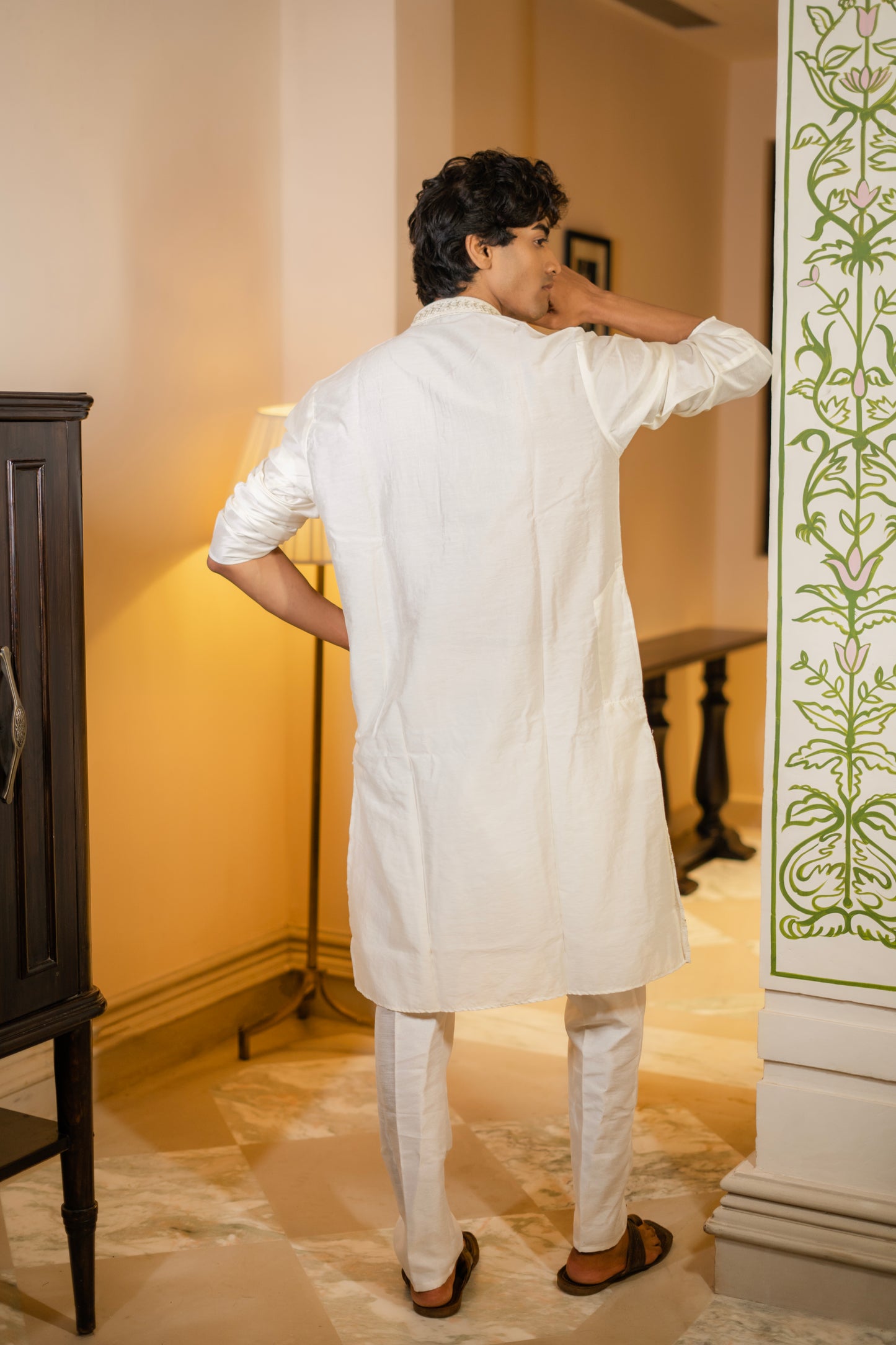 Ivory Floral Thread Embroidered Kurta